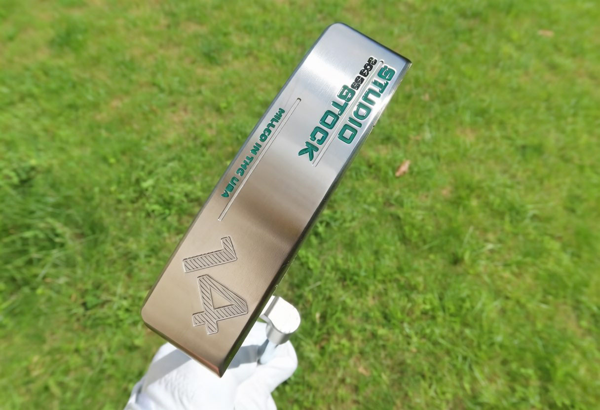 Golf Clubs - Nouveau putter de golf Studio Stock